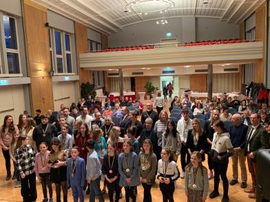 Gruppenfoto mit den Sportlerinnen und Sportlern